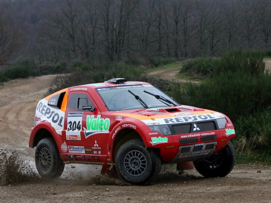  Mitsubishi Pajero Montero Evolution 2007 года  (фото 18 из 29)